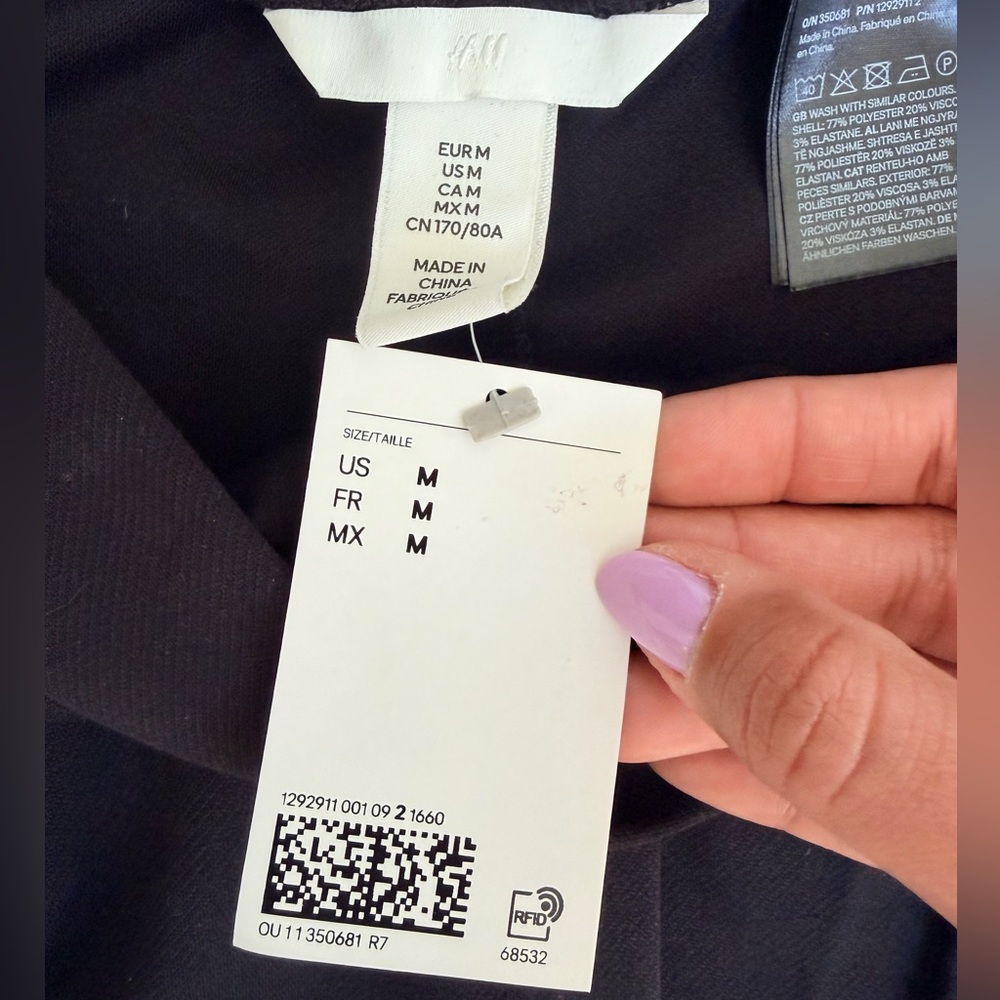 H&M Women’s Black High-Waist Belted Dress Shorts - Picture 8 of 10